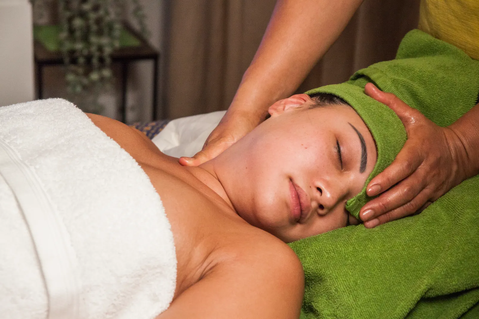 Rustige spa-sfeer met kaarsen in Sunshine Massage Salon Veghel